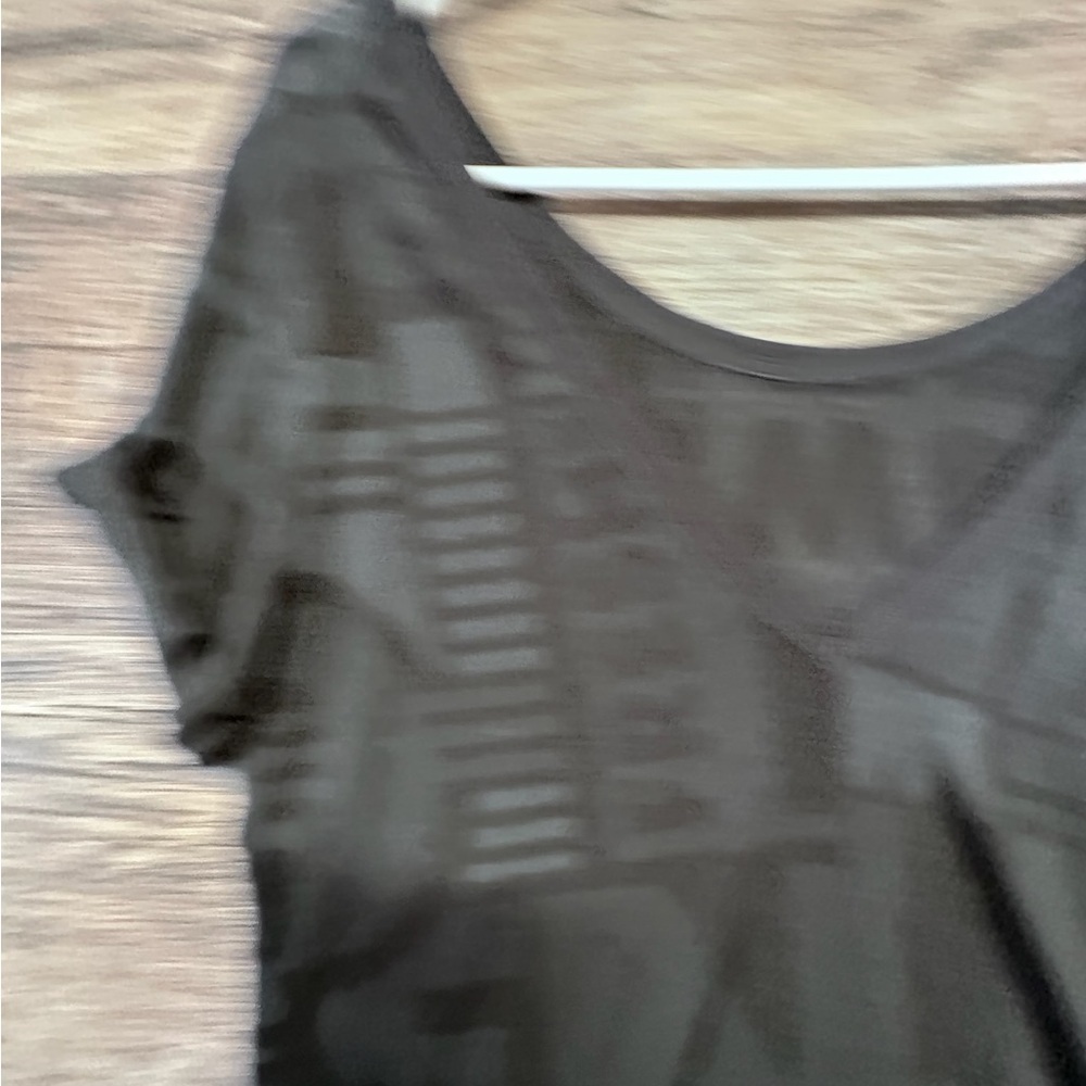 Lululemon Athletica Black Graphic Womens Vneck Short Sleeve Tee - Picture 5 of 8
